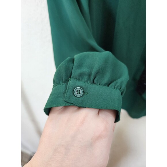 Collective Concepts Blouse Medium Green Sequin Trim Button Down Holiday Top M - Picture 3 of 8